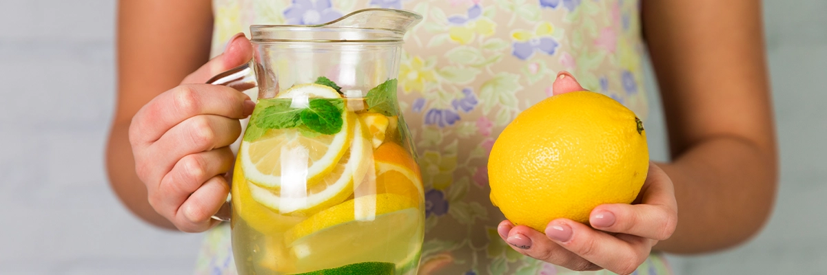 Agua con Limón antes de Acostarse: El Remedio Natural para Dormir y Descansar Mejor