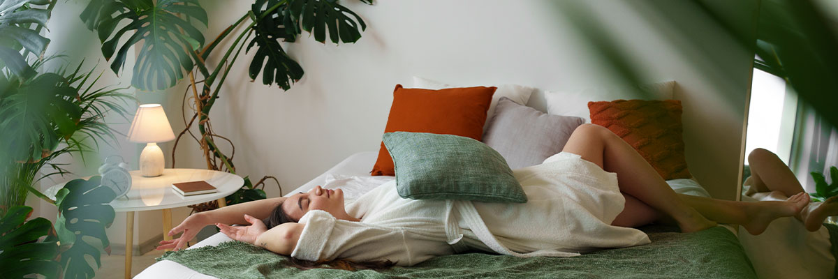 ¿Es bueno dormir con plantas en la habitación?
