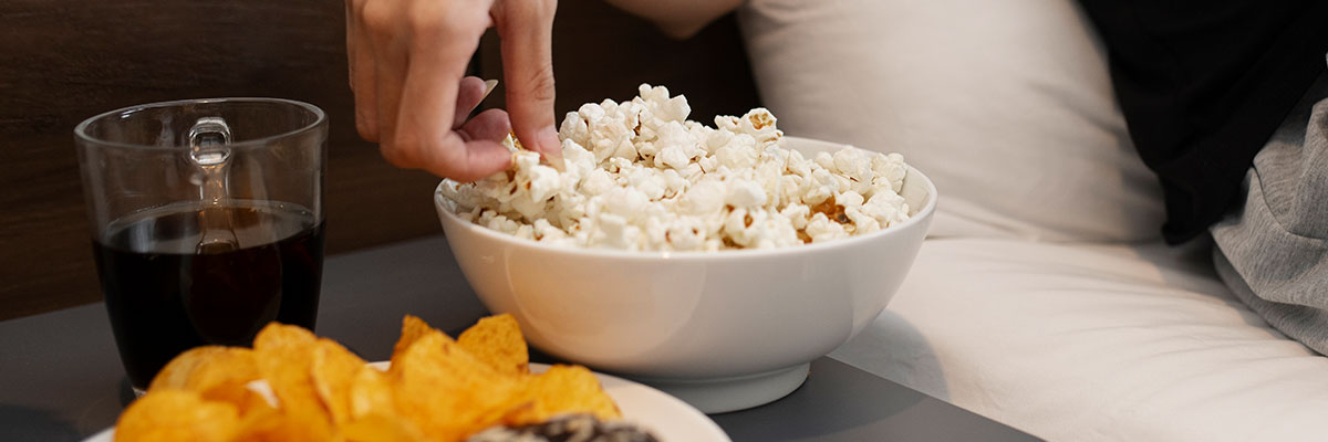 Comer antes de dormir engorda o ayuda a dormir mejor